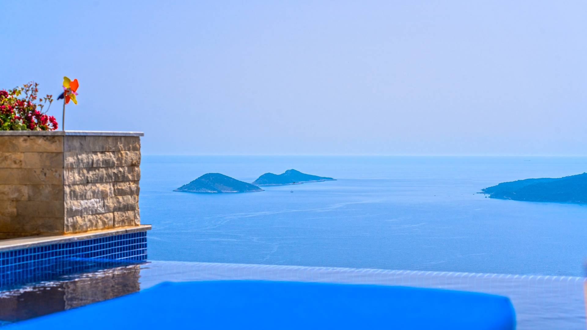 Kaş Bezirgan'da Büyüleyici Deniz Manzaralı, Özel Havuzlu, Şık Villa