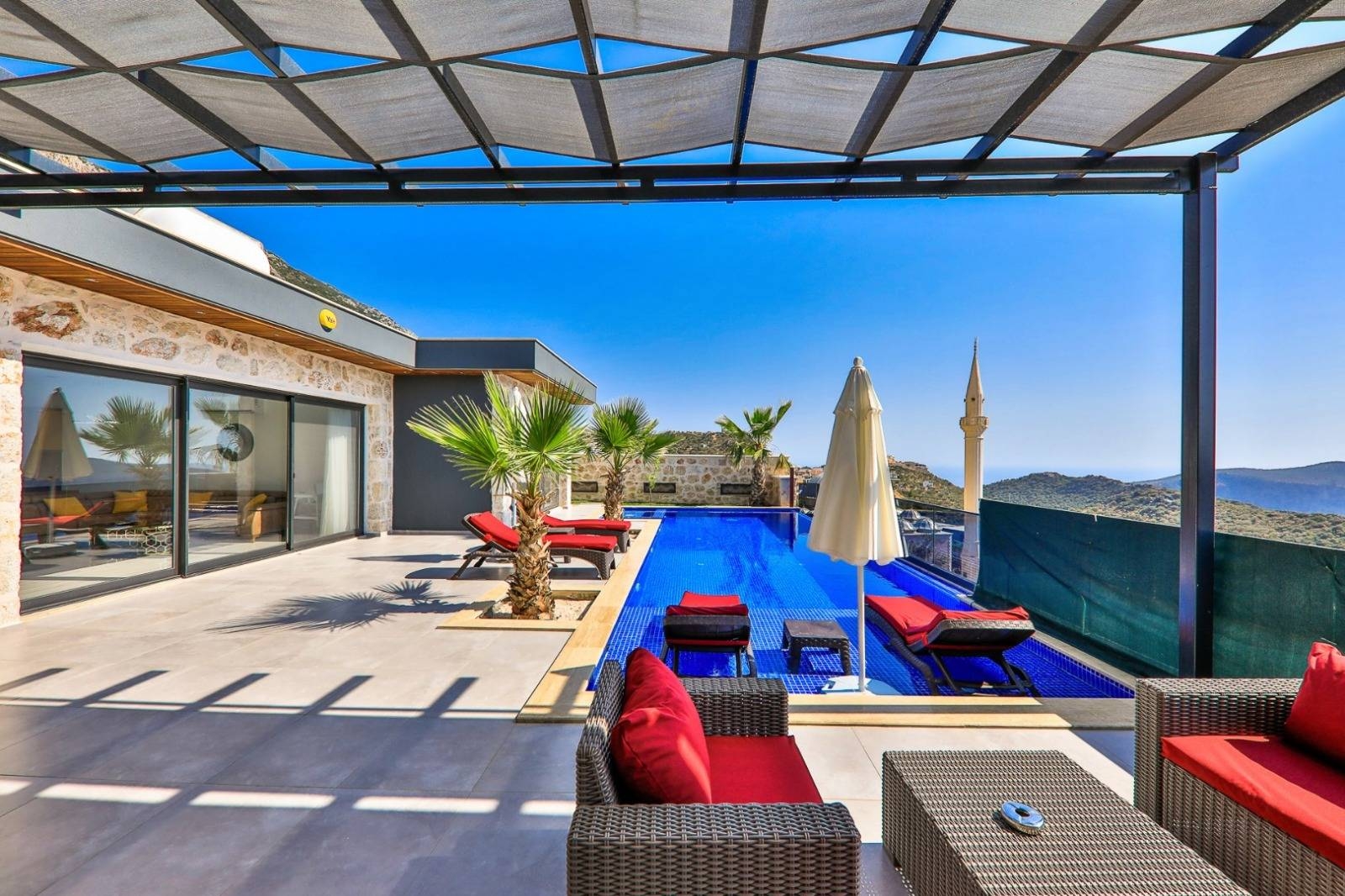 Kaş Bezirgan'da Büyüleyici Deniz Manzaralı, Özel Havuzlu, Şık Villa