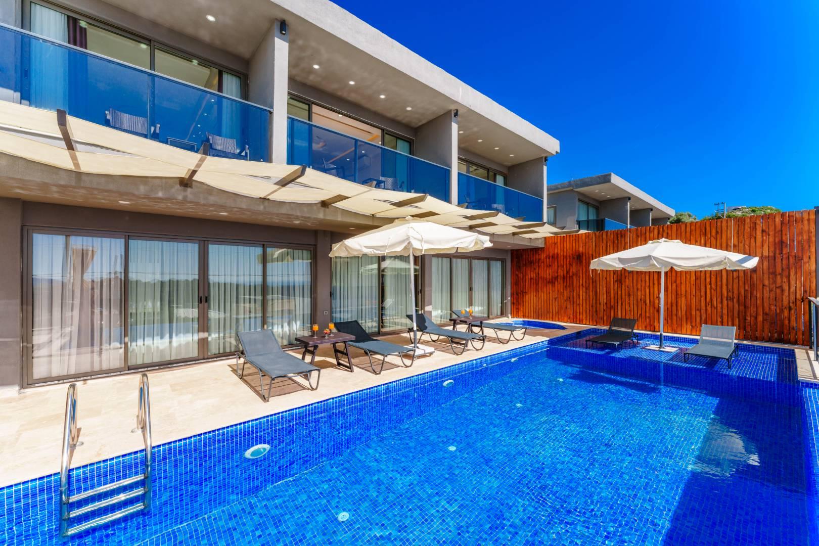 Kaş Bezirgan'da Deniz Ve Doğa Manzaralı, Özel Havuzlu, Lüks Villa-42949