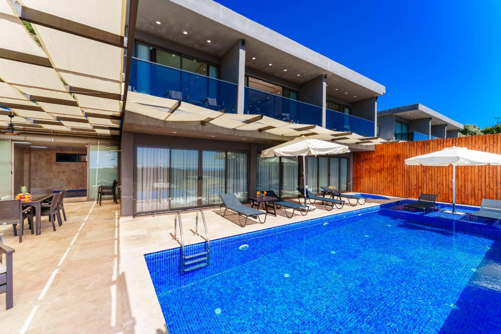 Kaş Bezirgan'da Deniz Ve Doğa Manzaralı, Özel Havuzlu, Lüks Villa-42949