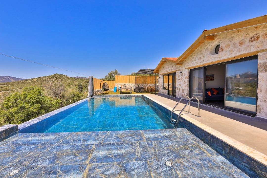 Kaş Bezirgan'da Doğa Manzaralı, Özel Havuzlu, Taş Villa