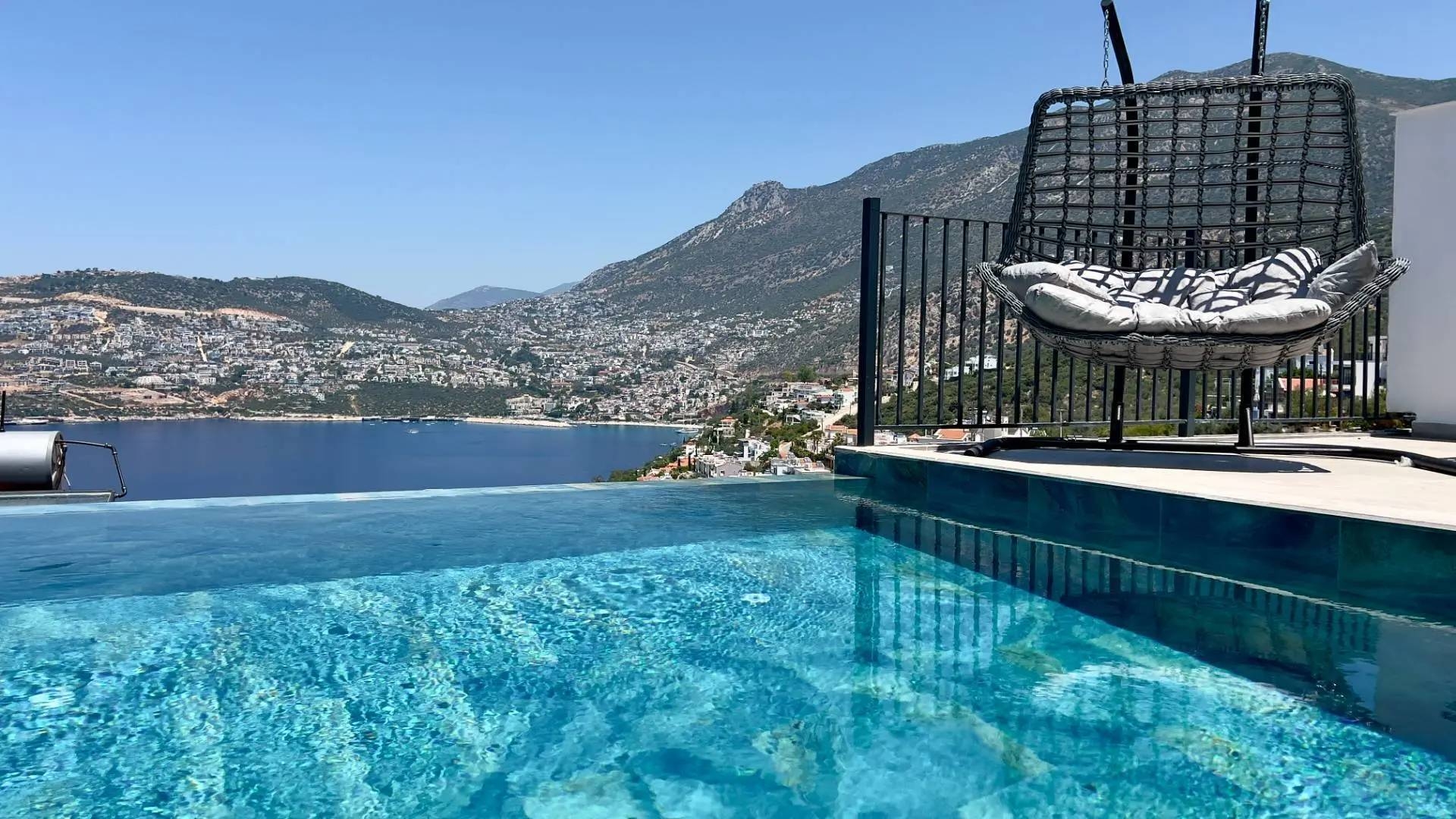 Kaş Bezirgan'da Doğayla Baş Başa, Özel Havuzlu, 3+1 Villa