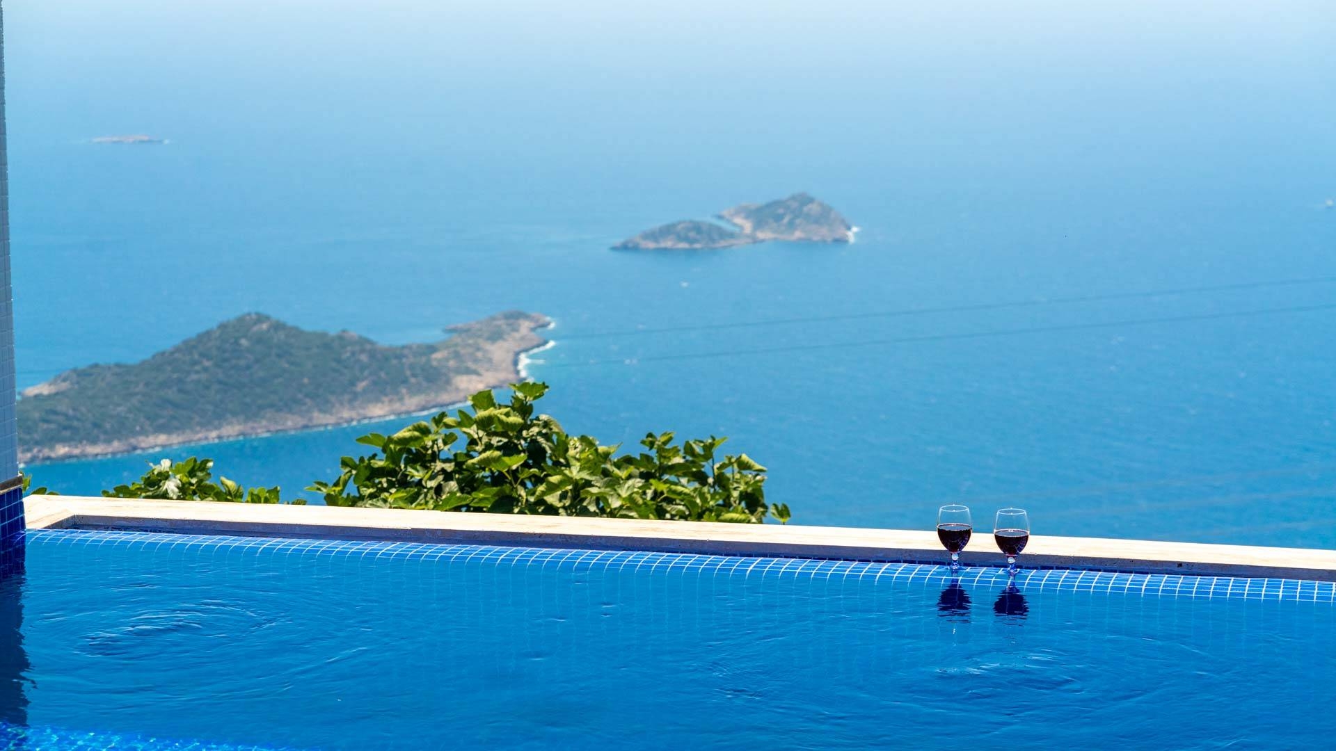 Kaş Bezirgan'da Büyüleyici Deniz Manzaralı, Özel Havuzlu, Lüks Villa