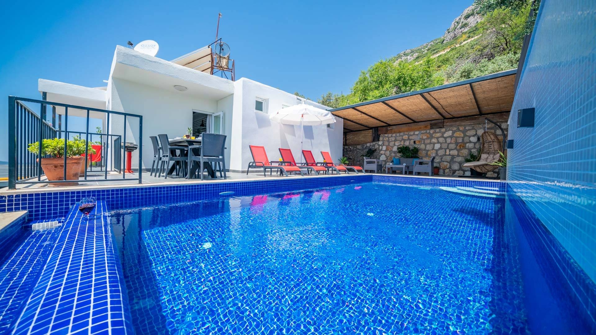 Kaş Bezirgan'da Büyüleyici Deniz Manzaralı, Özel Havuzlu, Lüks Villa