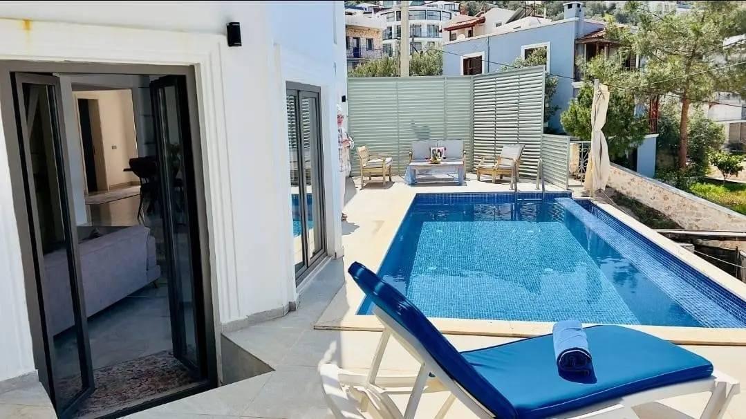 Kaş Bezirgan'da Enfes Deniz Manzaralı, Özel Havuzlu, Şık Villa-43994