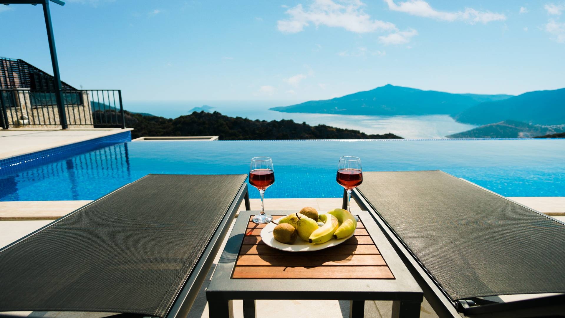 Kaş Bezirgan'da Enfes Deniz Manzaralı, Sonsuzluk Havuzlu, Lüks Villa