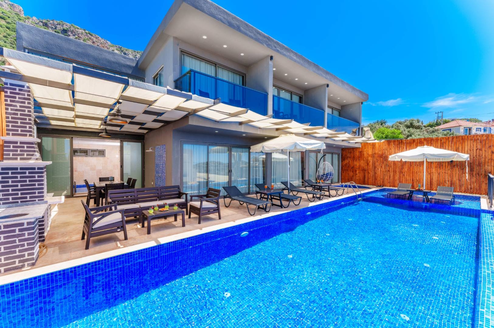 Kaş Bezirgan'da Geniş Ailelere Uygun, Özel Havuzlu, Konforlu Villa