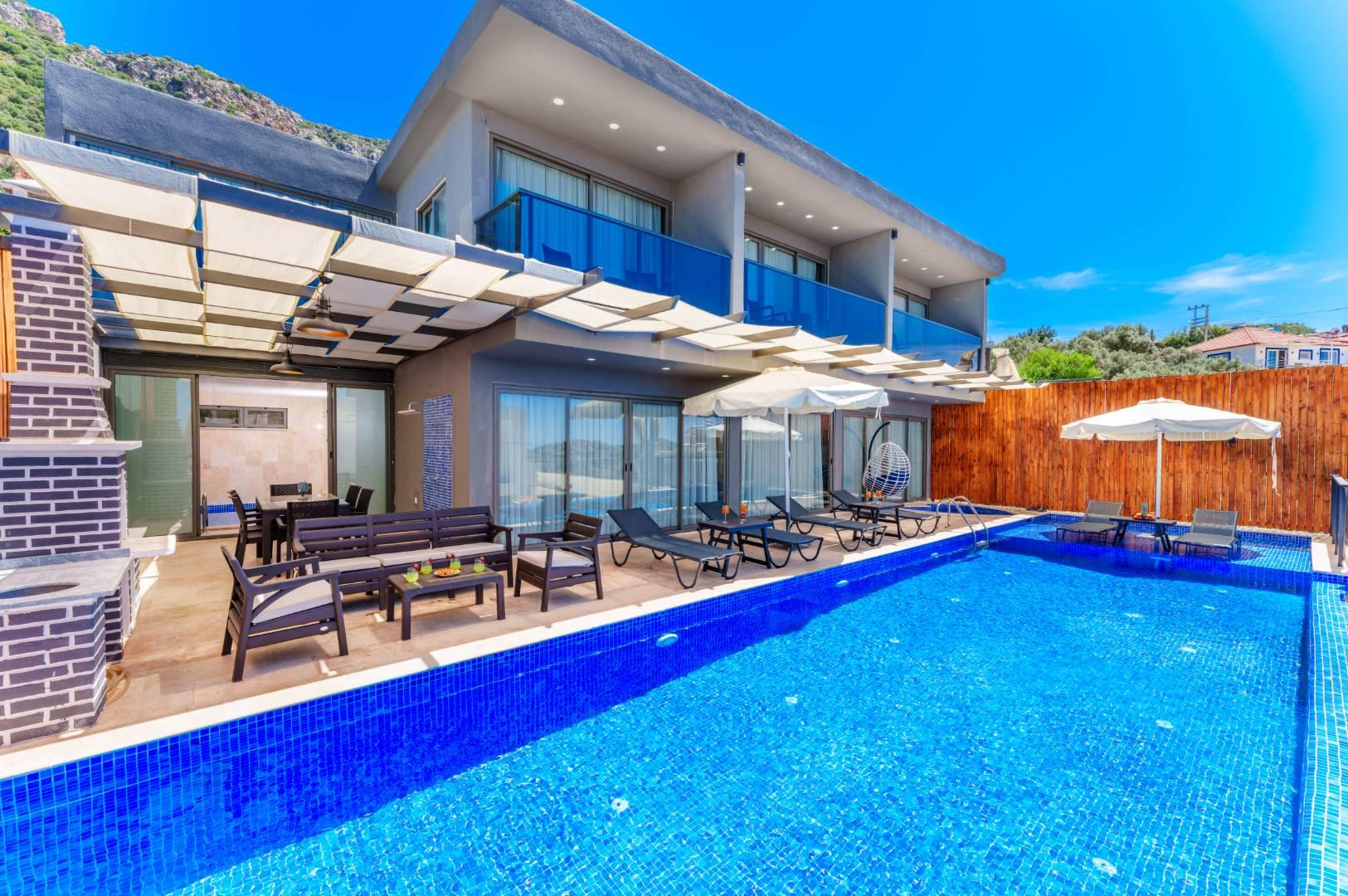 Kaş Bezirgan'da Geniş Ailelere Uygun, Özel Havuzlu, Konforlu Villa-42948