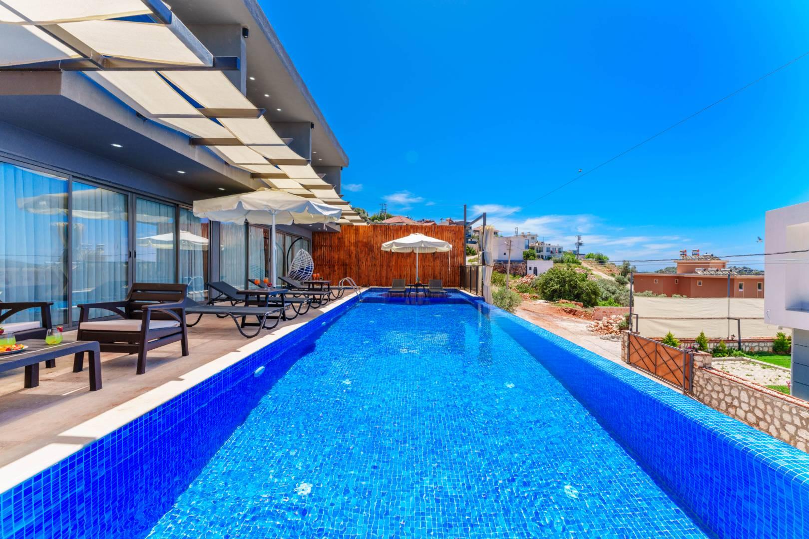 Kaş Bezirgan'da Geniş Ailelere Uygun, Özel Havuzlu, Konforlu Villa-42948