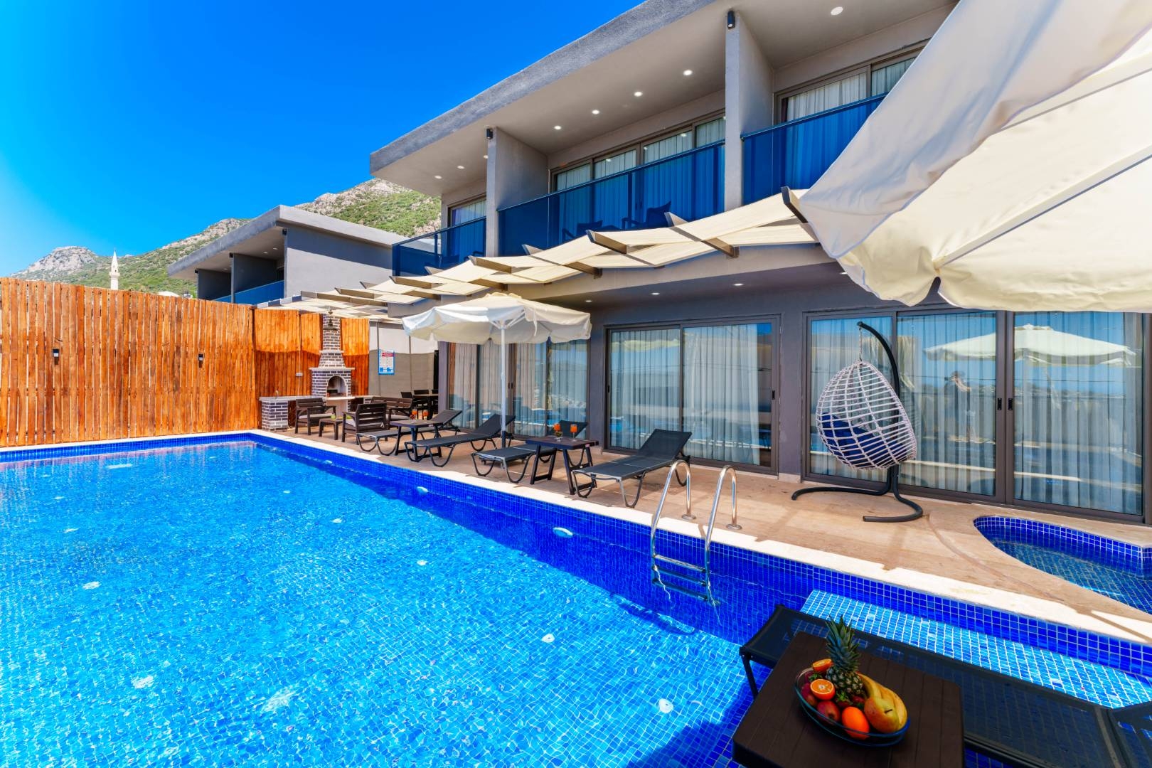 Kaş Bezirgan'da Geniş Ailelere Uygun, Özel Havuzlu, Konforlu Villa