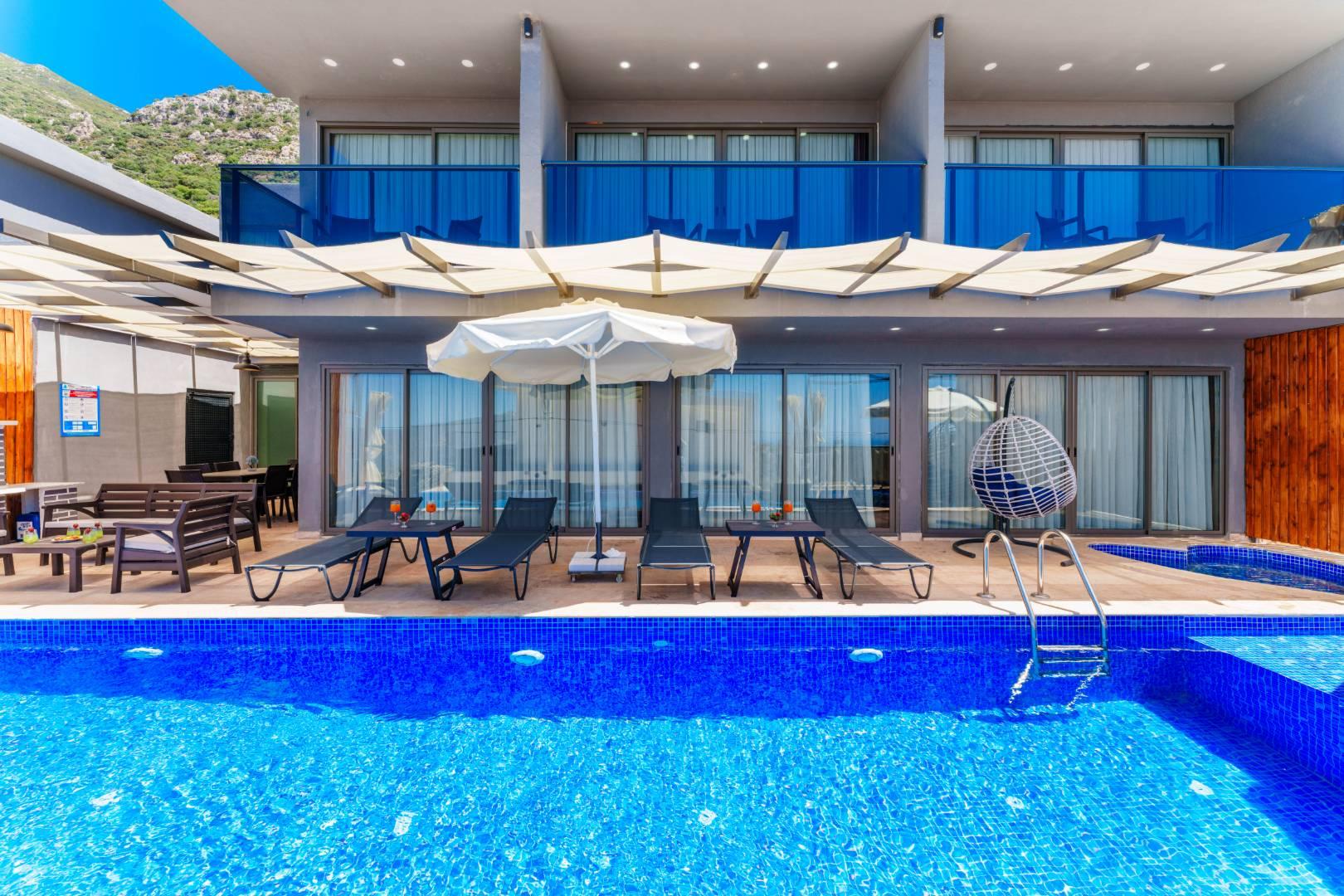 Kaş Bezirgan'da Geniş Ailelere Uygun, Özel Havuzlu, Konforlu Villa-42948