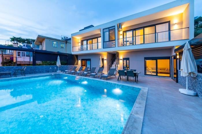 Kaş Bezirgan'da Geniş Ailelere Uygun, Özel Havuzlu, Lüks Villa