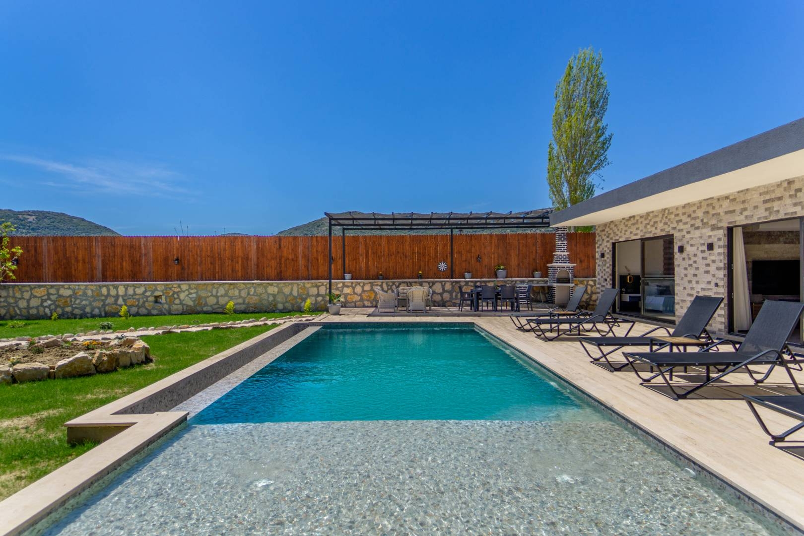 Kaş Bezirgan'da Geniş Alanlara Sahip, Özel Havuzlu, Konforlu Villa