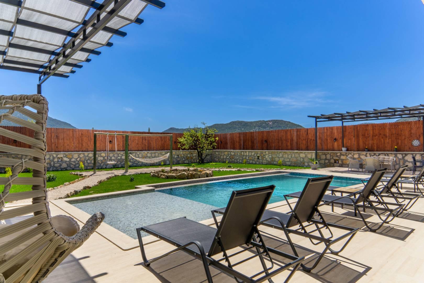 Kaş Bezirgan'da Geniş Alanlara Sahip, Özel Havuzlu, Konforlu Villa-41292