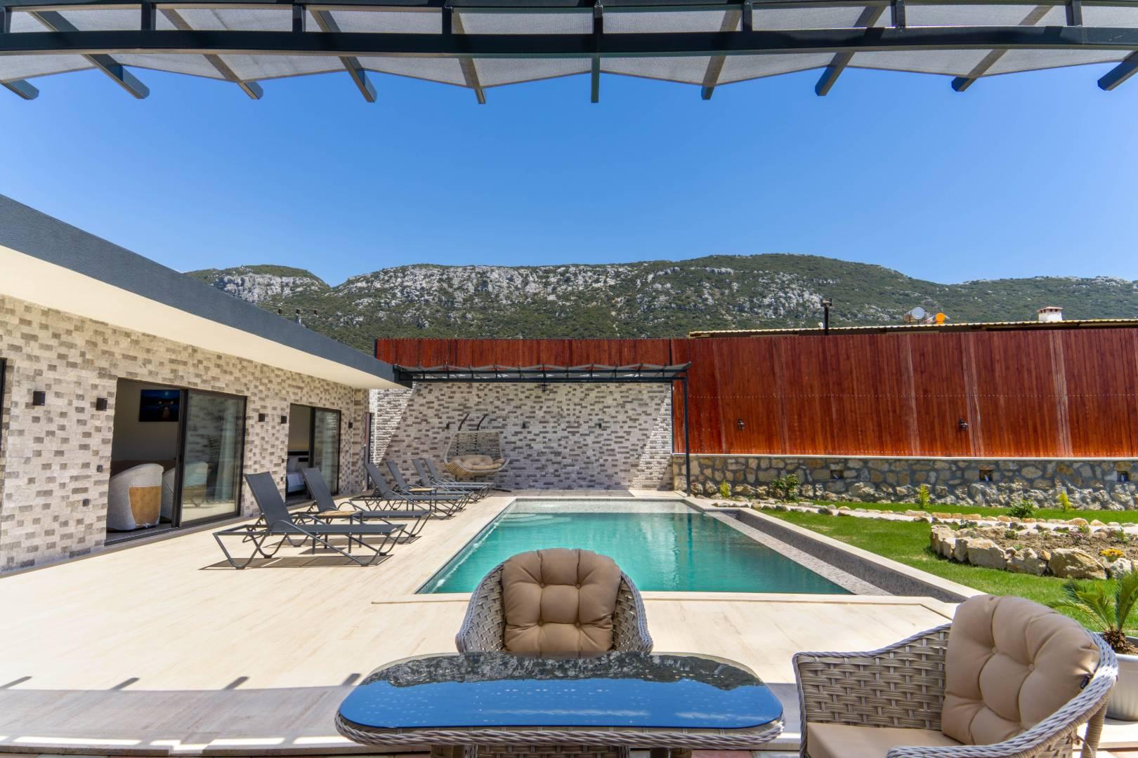 Kaş Bezirgan'da Geniş Alanlara Sahip, Özel Havuzlu, Konforlu Villa-41292