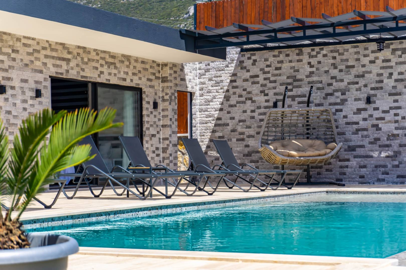 Kaş Bezirgan'da Geniş Alanlara Sahip, Özel Havuzlu, Konforlu Villa