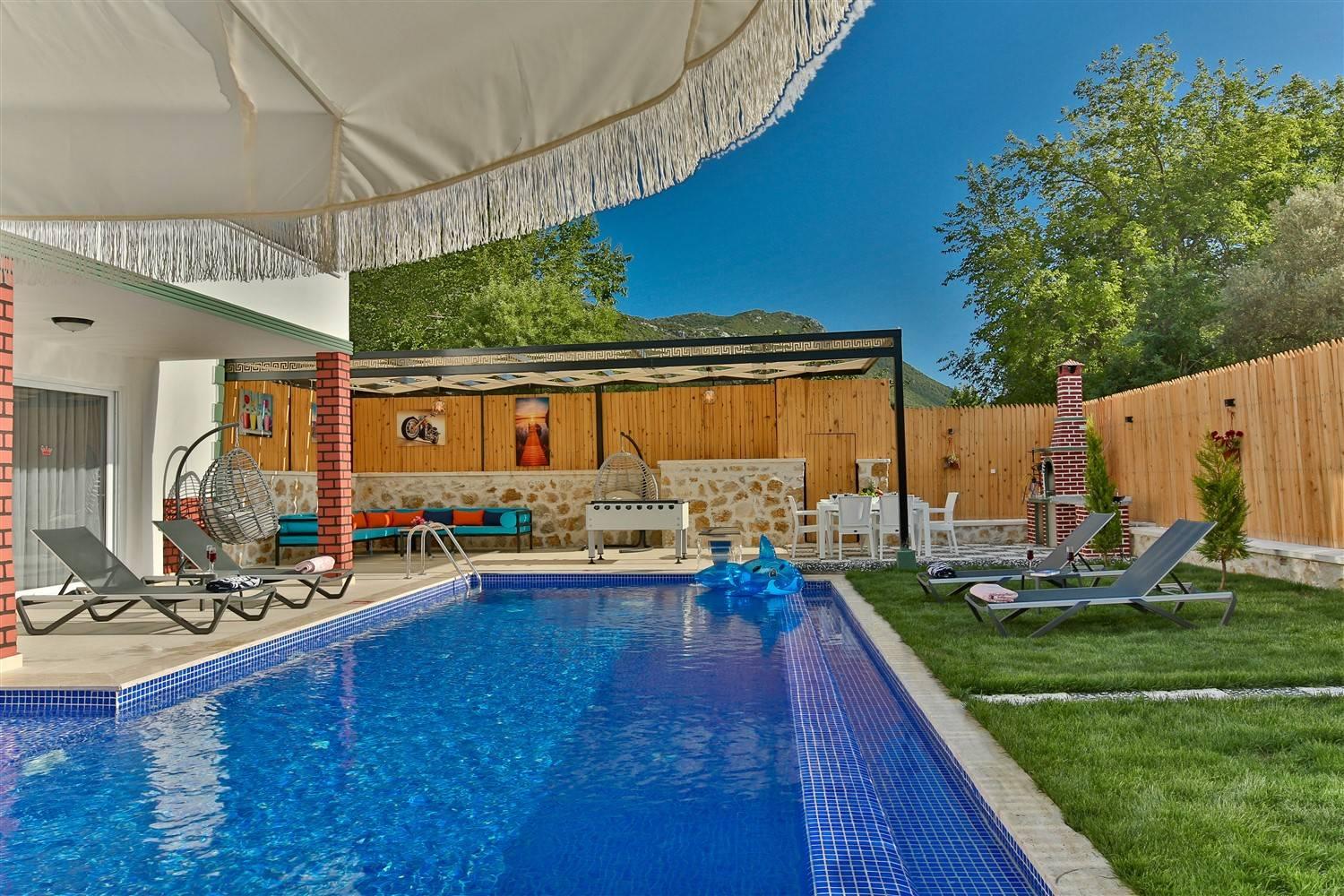 Kaş Bezirgan'da Geniş Bahçeli, Özel Havuzlu, Çocuk Oyun Alanlı Villa-43307