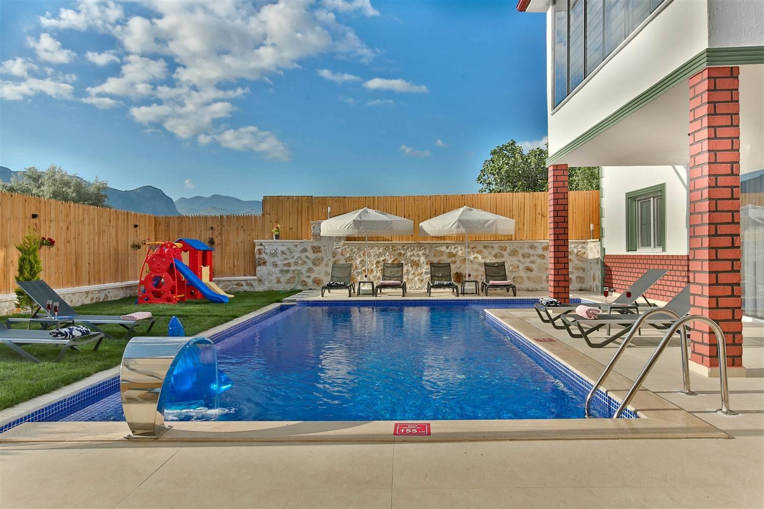 Kaş Bezirgan'da Geniş Bahçeli, Özel Havuzlu, Çocuk Oyun Alanlı Villa-43307