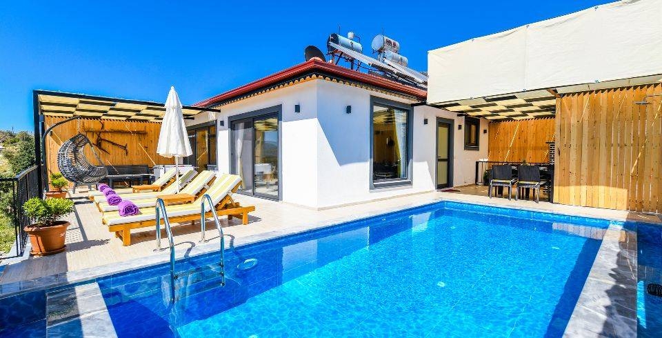 Kaş Bezirgan'da Gözlerden Uzak, Özel Havuzlu, Jakuzili, Balayı Villası