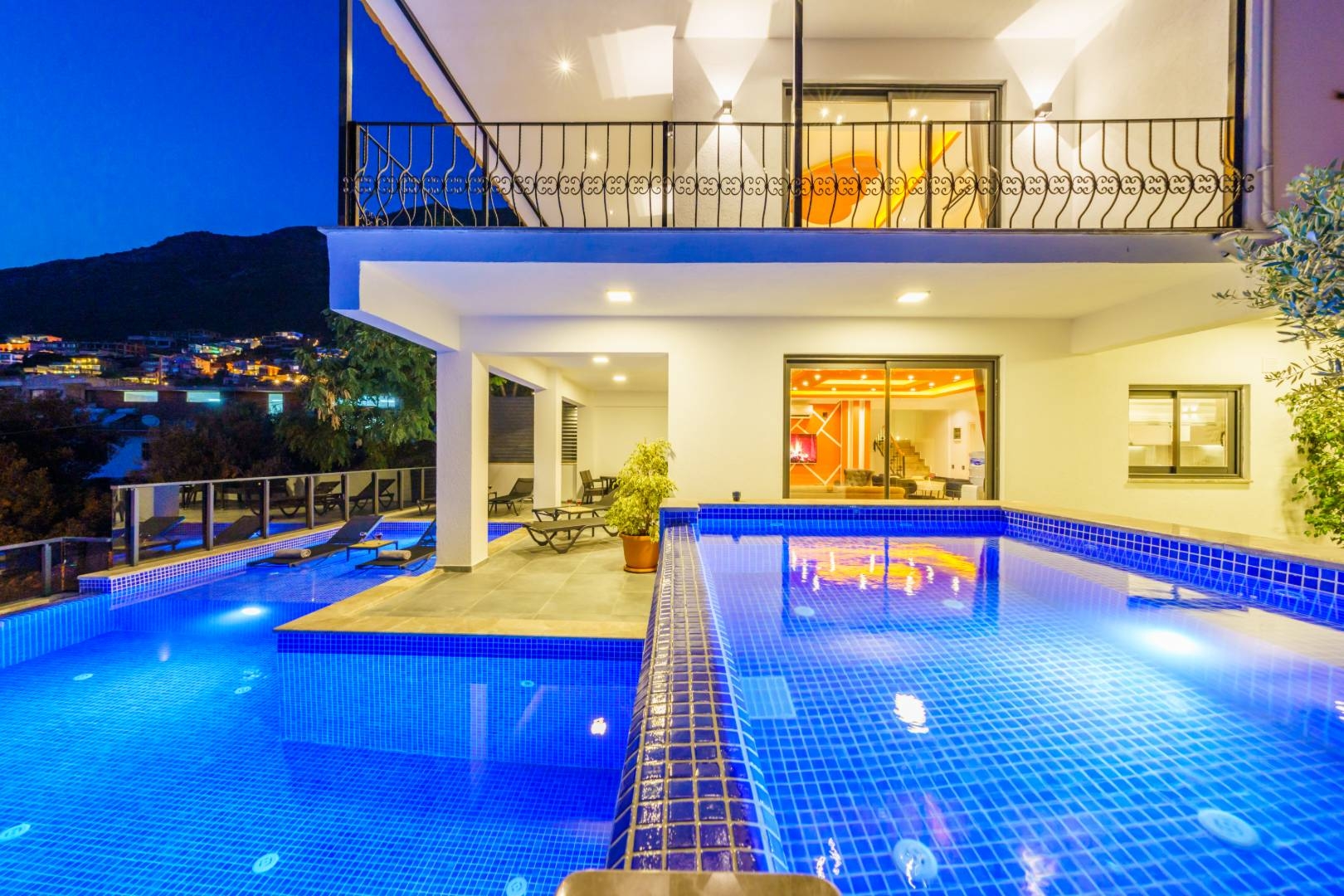 Kaş Bezirgan'da Kalabalık Ailelere Uygun, Özel Havuzlu, Ferah Villa