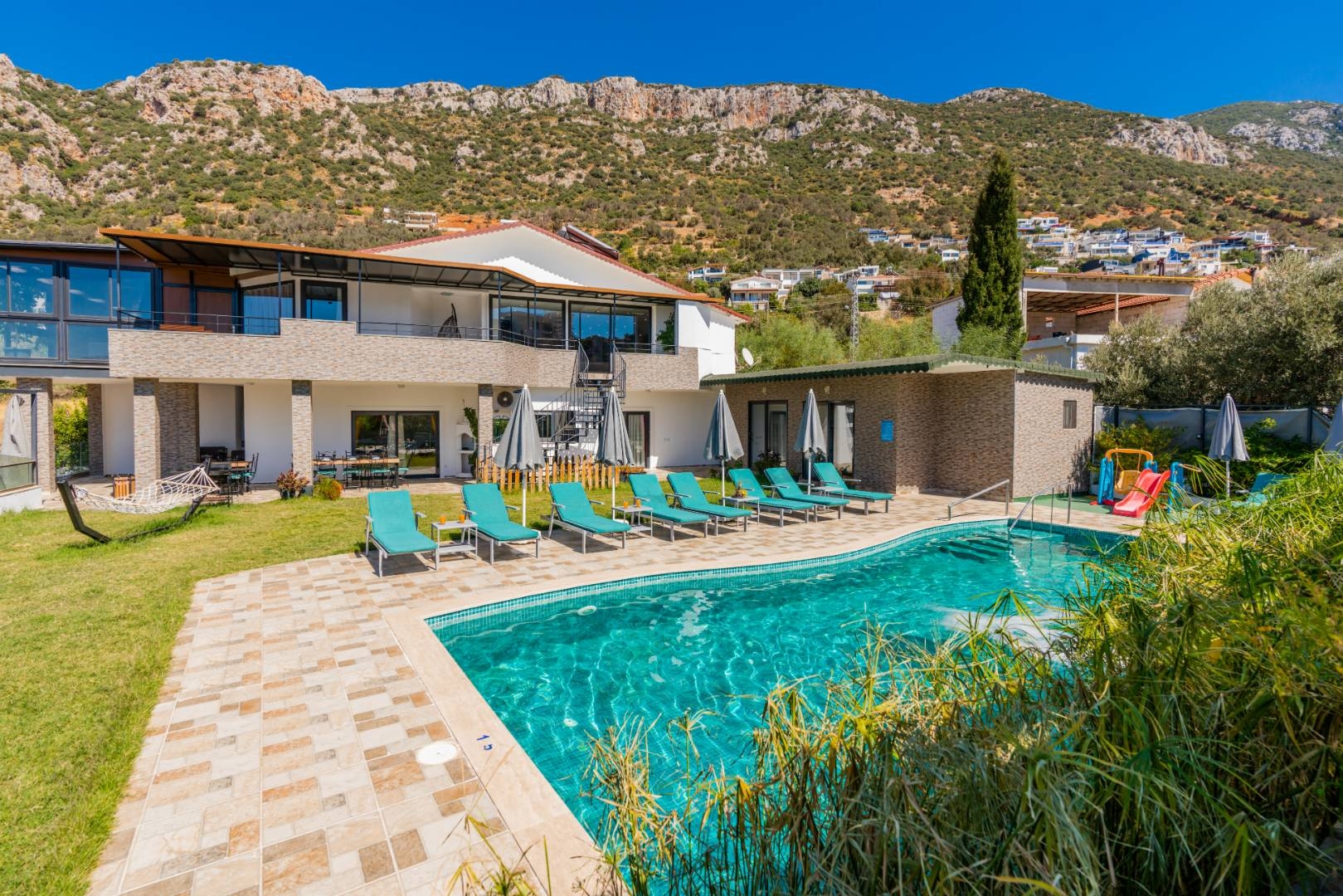 Kaş Bezirgan'da Manzaralı, Özel Havuz ve Olanaklı, Lüks Kiralık Villa