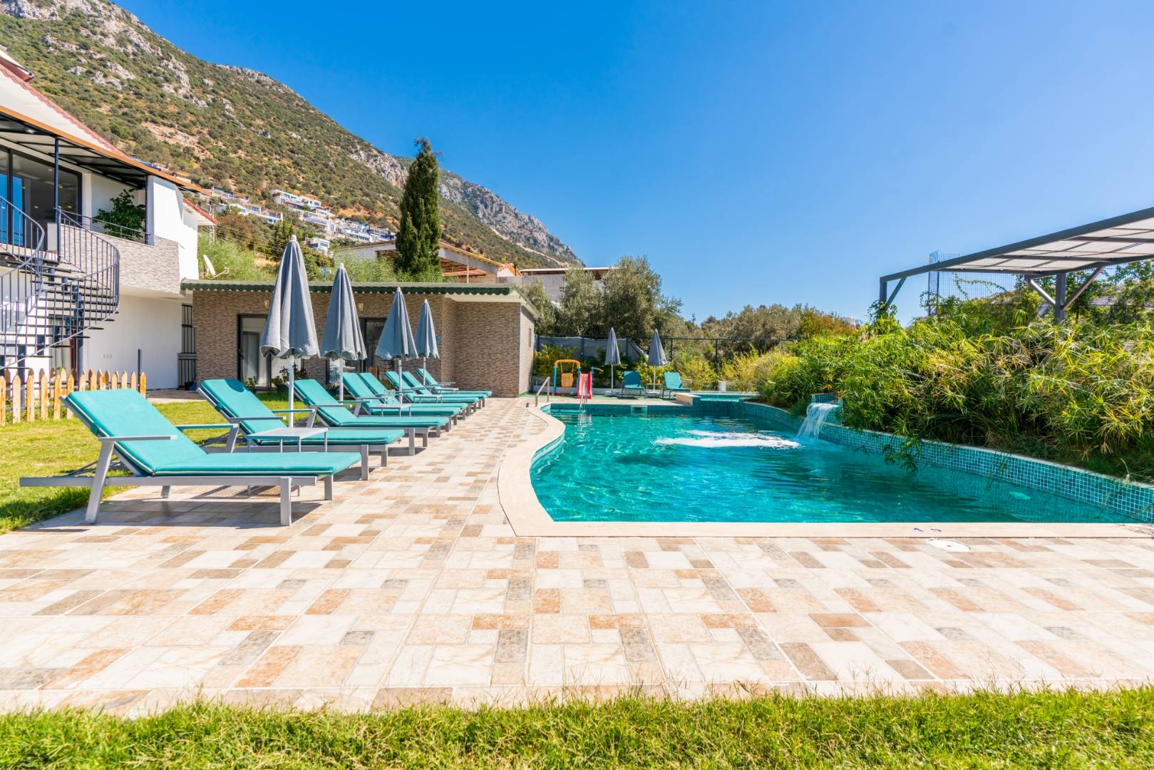 Kaş Bezirgan'da Manzaralı, Özel Havuz ve Olanaklı, Lüks Kiralık Villa