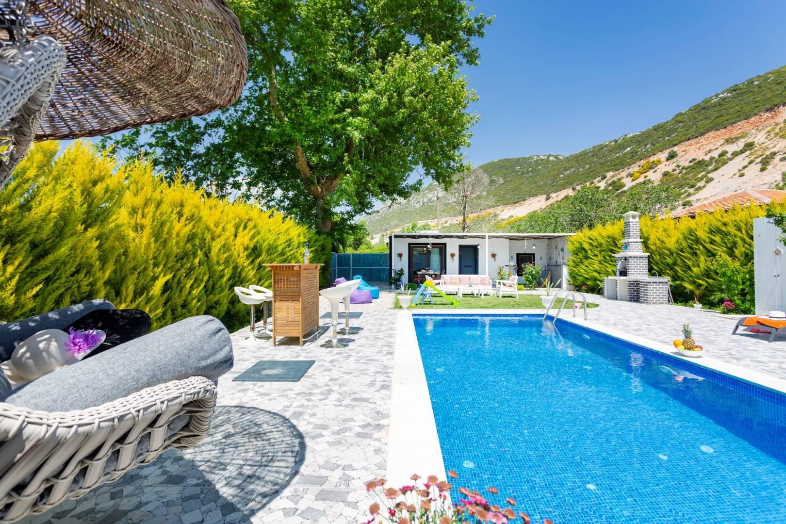 Kaş Bezirgan'da Minimalist Tasarımlı, Özel Havuzlu, Bahçeli Villa-41998