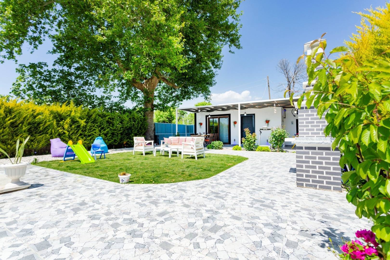 Kaş Bezirgan'da Minimalist Tasarımlı, Özel Havuzlu, Bahçeli Villa