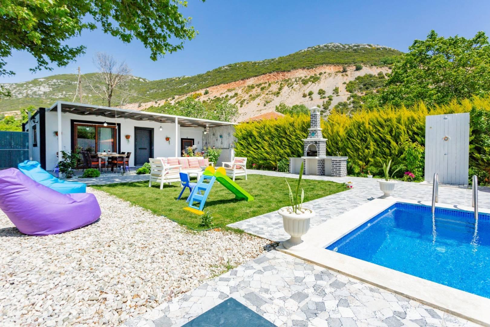 Kaş Bezirgan'da Minimalist Tasarımlı, Özel Havuzlu, Bahçeli Villa-41998