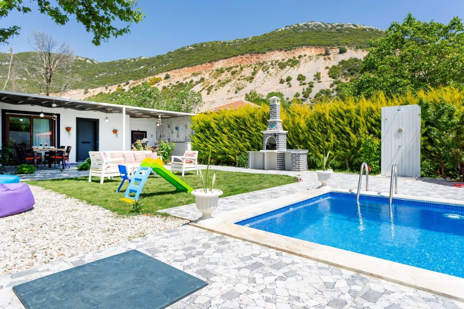 Kaş Bezirgan'da Minimalist Tasarımlı, Özel Havuzlu, Bahçeli Villa-41998