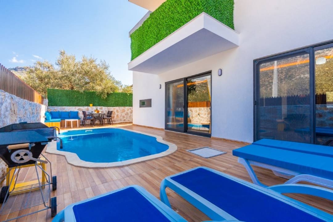 Kaş Bezirgan'da Minimalist Tasarımlı, Özel Havuzlu, Balayı Villası