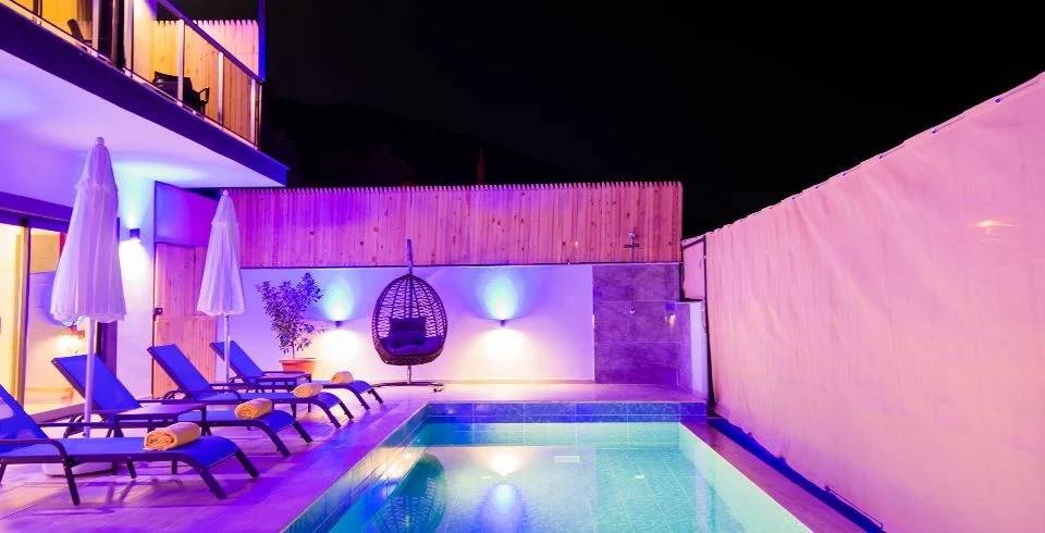 Kaş Bezirgan'da Modern Tasarımlı, Özel Havuzlu, Jakuzili Villa