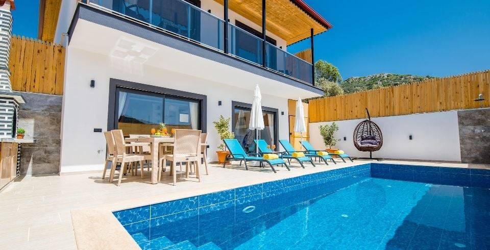 Kaş Bezirgan'da Modern Tasarımlı, Özel Havuzlu, Jakuzili Villa