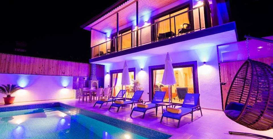 Kaş Bezirgan'da Modern Tasarımlı, Özel Havuzlu, Jakuzili Villa