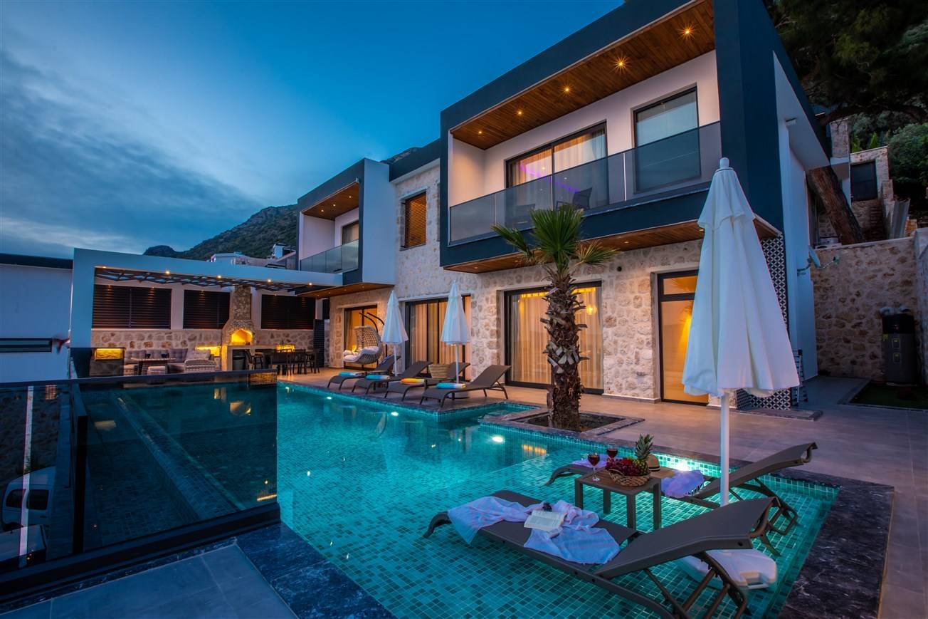 Kaş Bezirgan'da Muhteşem Deniz Manzaralı, Özel Havuzlu, Lüks Villa