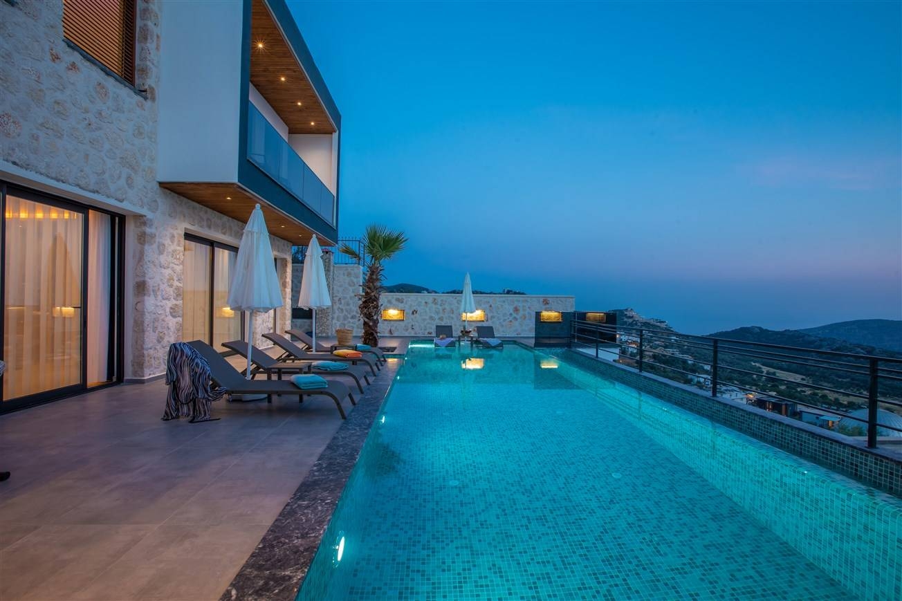 Kaş Bezirgan'da Muhteşem Deniz Manzaralı, Özel Havuzlu, Lüks Villa