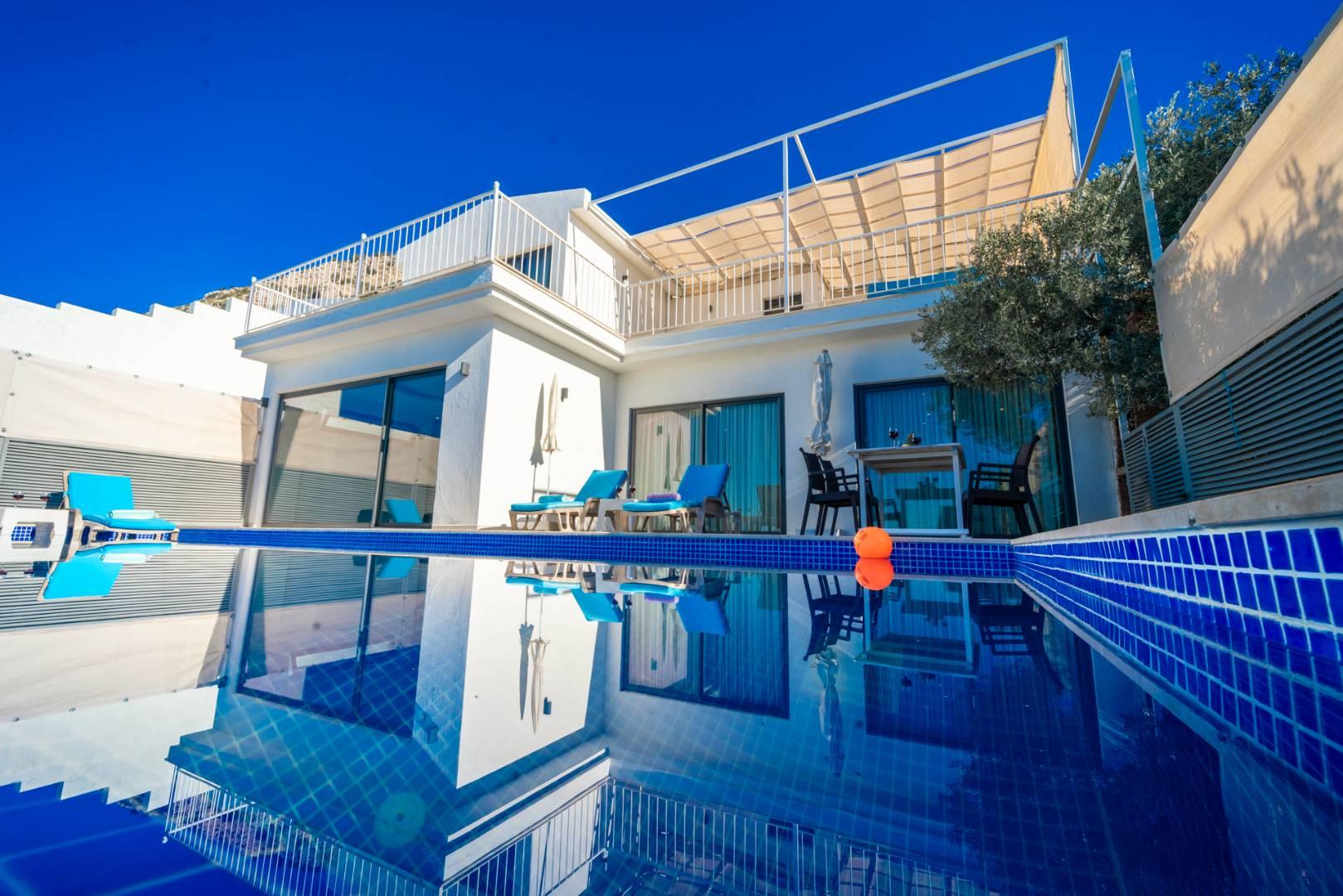 Kaş Bezirgan'da Muhteşem Deniz Manzaralı, Özel Havuzlu, Şık Villa-43731