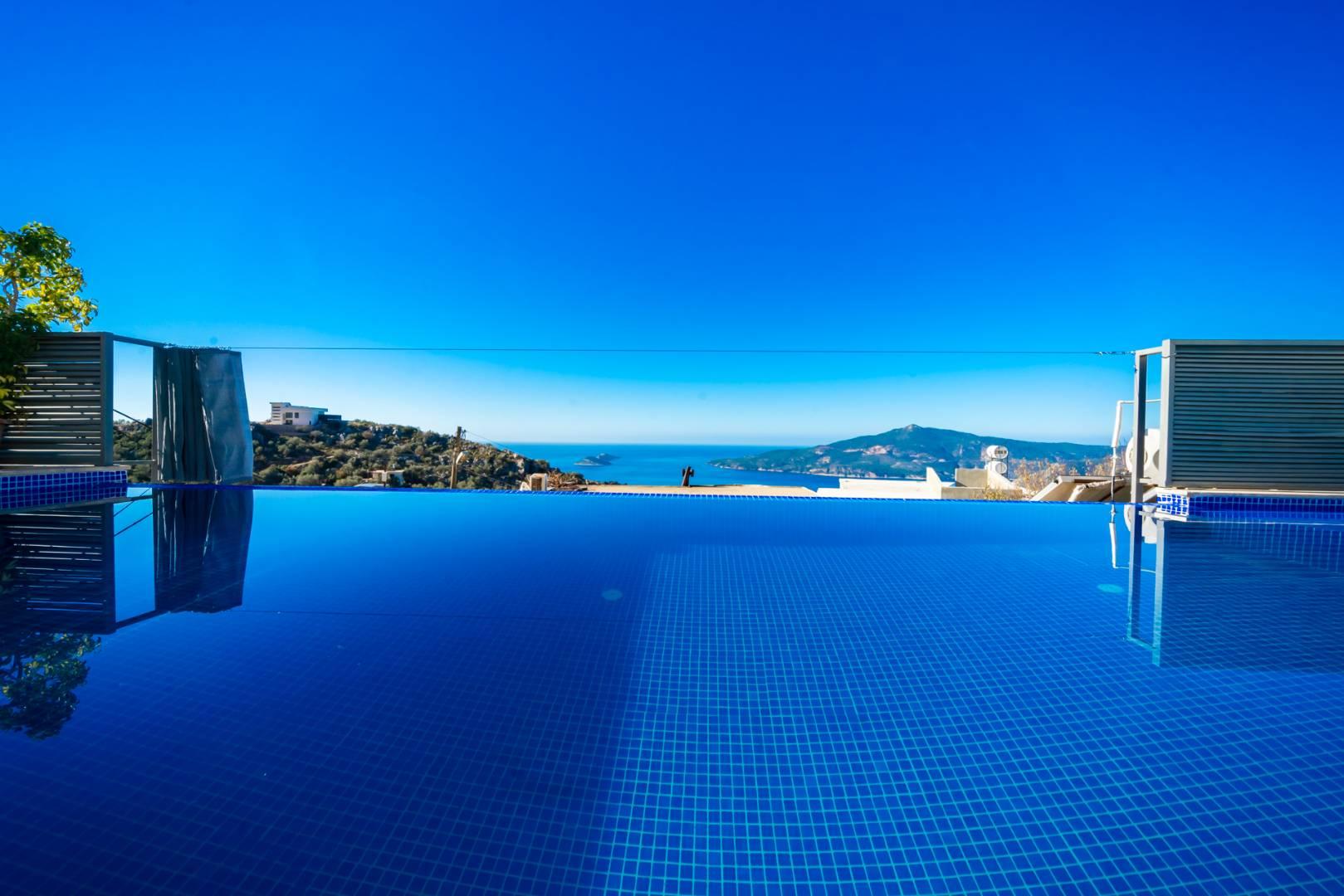 Kaş Bezirgan'da Muhteşem Deniz Manzaralı, Özel Havuzlu, Şık Villa-43731