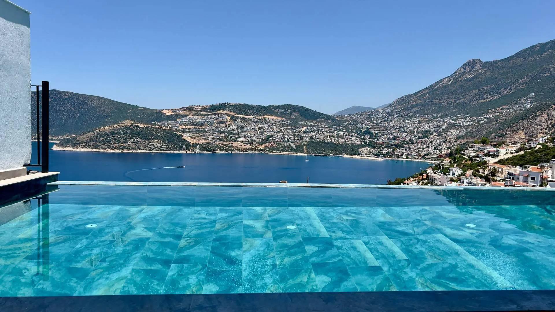 Kaş Bezirgan'da Muhteşem Deniz Manzaralı, Sonsuzluk Havuzlu, Şık Villa-43951