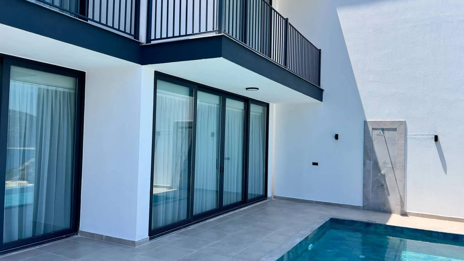 Kaş Bezirgan'da Muhteşem Deniz Manzaralı, Sonsuzluk Havuzlu, Şık Villa