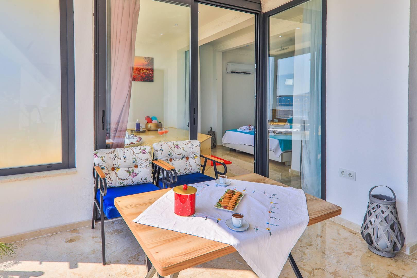 Kaş Bezirgan'da Muhteşem Doğa Manzaralı, Jakuzili, 4 Kişilik Suit-42180