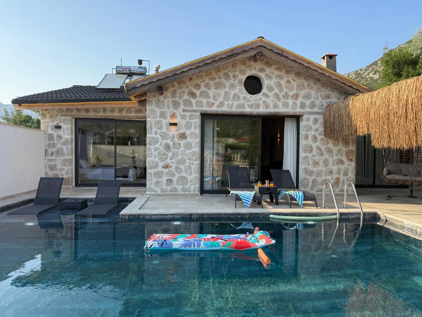 Kaş Bezirgan'da Muhteşem Doğada, Özel Havuzlu, Şık Taş Villa