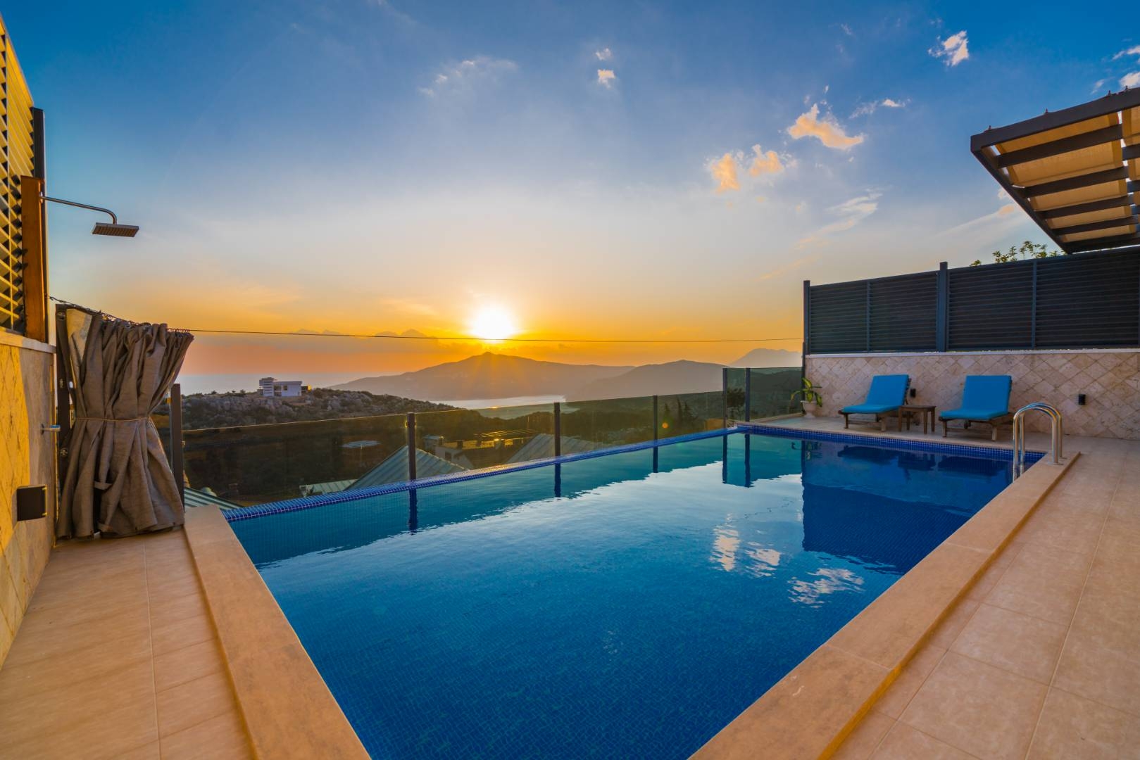 Kaş Bezirgan'da Mükemmel Deniz Manzaralı, Özel Havuzlu, 2+1 Villa