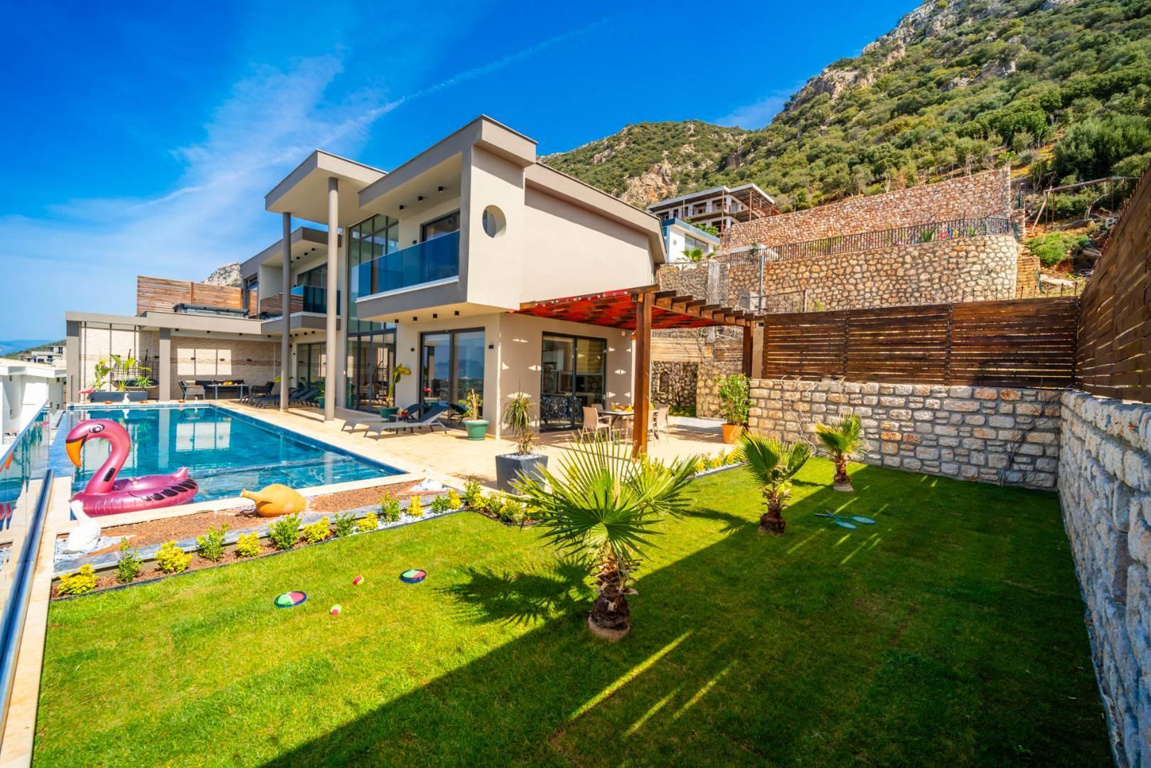 Kaş Bezirgan'da Nezih Konumda, Özel Havuzlu, Olanaklı Villa-41154