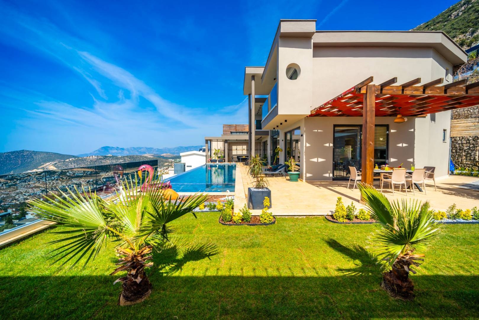 Kaş Bezirgan'da Nezih Konumda, Özel Havuzlu, Olanaklı Villa