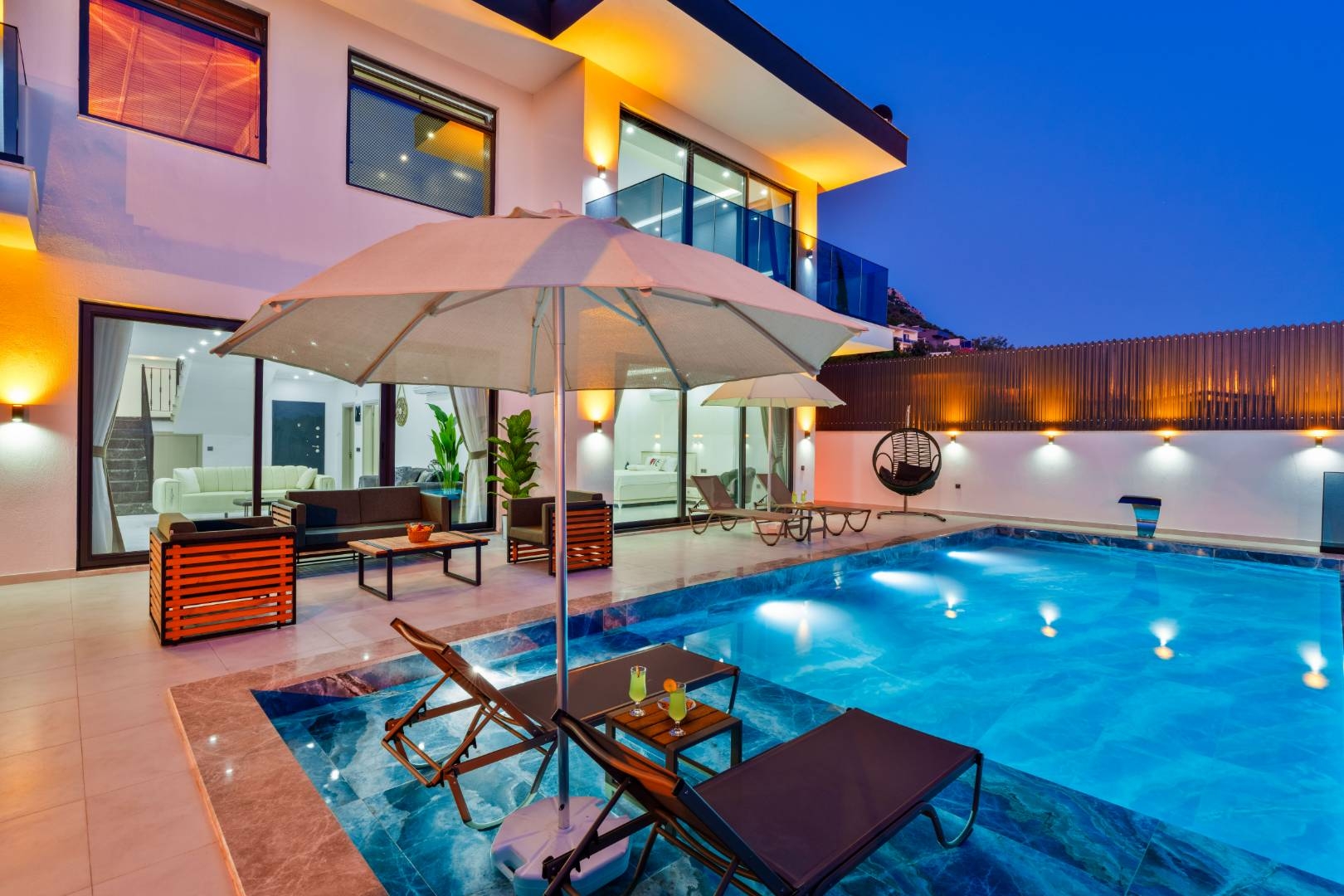 Kaş Bezirgan'da Muhteşem Dağada, Sonsuzluk Havuzlu, Saunalı Villa