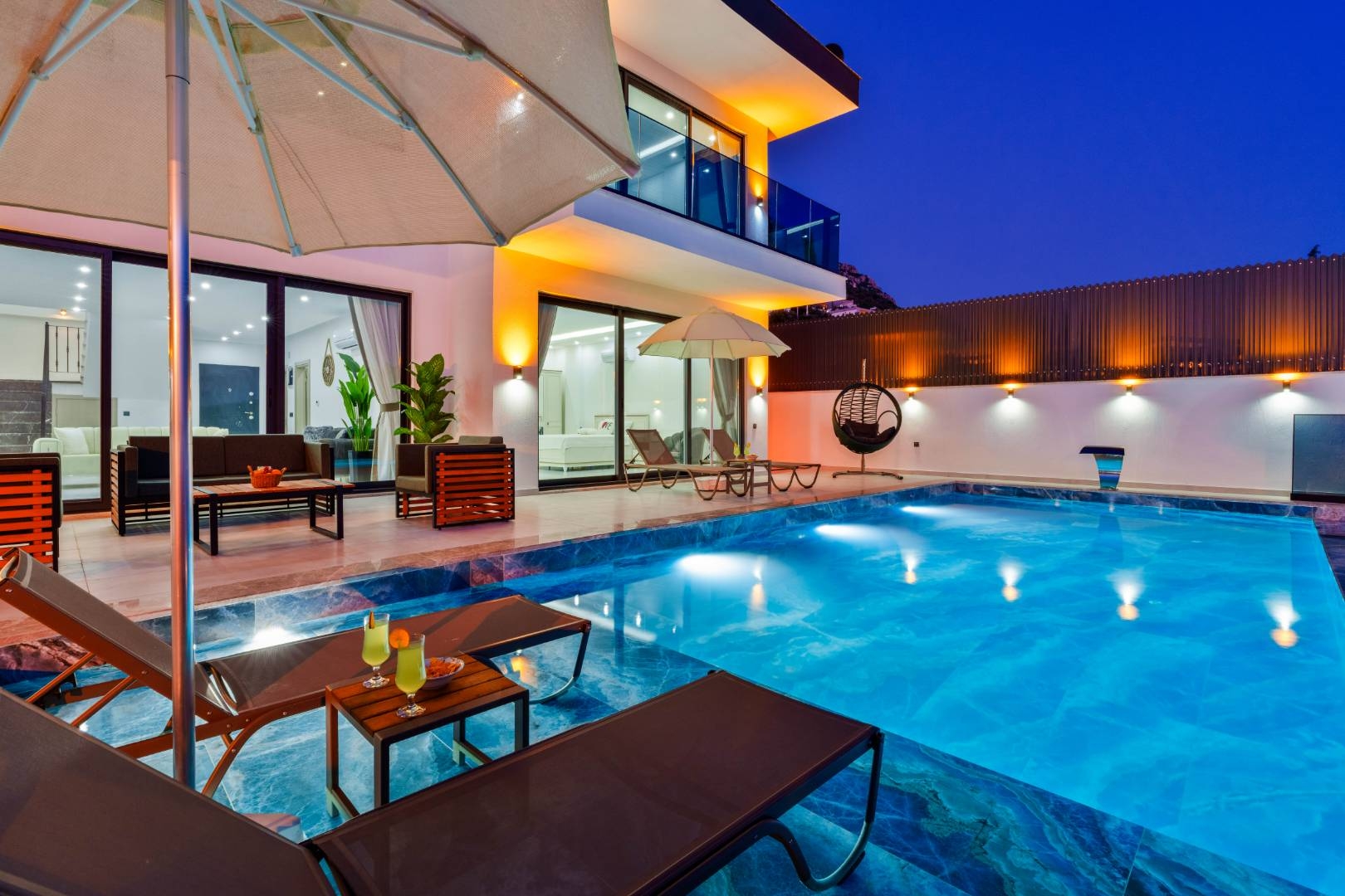 Kaş Bezirgan'da Muhteşem Dağada, Sonsuzluk Havuzlu, Saunalı Villa