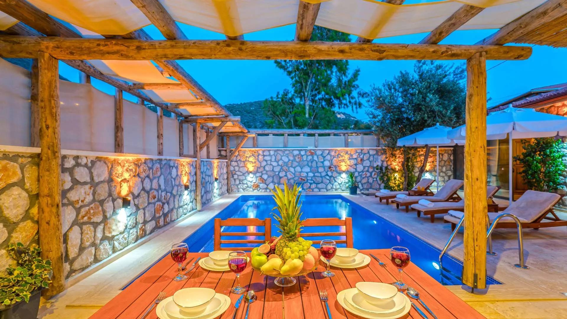 Kaş Bezirgan'da Otantik Tasarımlı, Özel Havuzlu, 4 Kişilik Villa