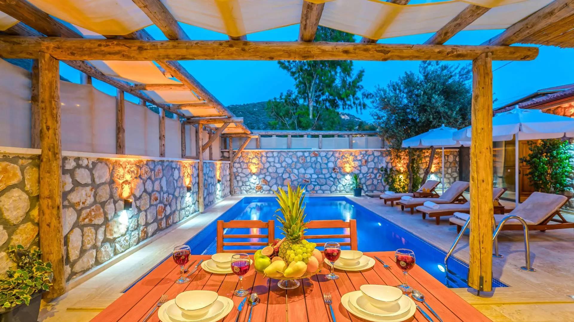 Kaş Bezirgan'da Otantik Tasarımlı, Özel Havuzlu, 4 Kişilik Villa-43968