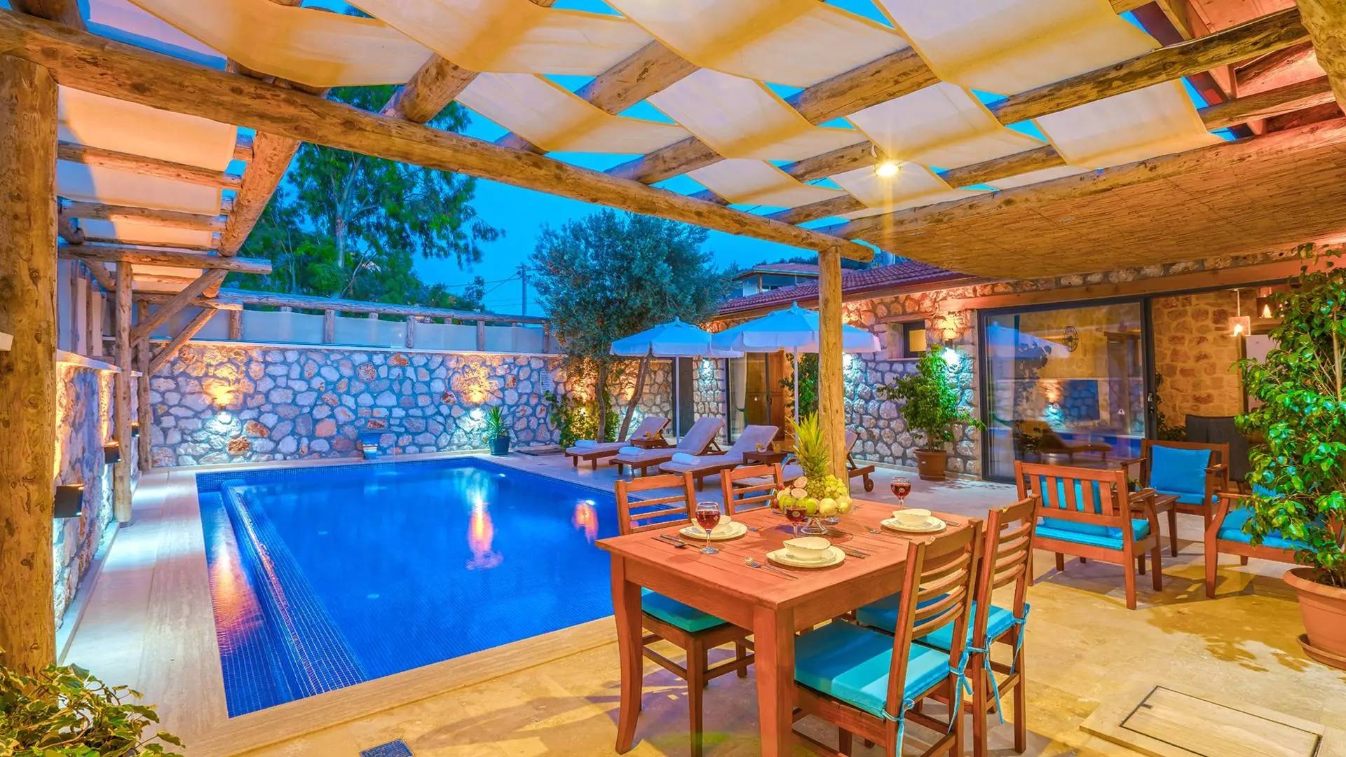 Kaş Bezirgan'da Otantik Tasarımlı, Özel Havuzlu, 4 Kişilik Villa